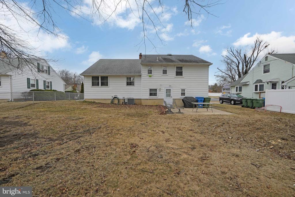 303 N Woodstock Dr