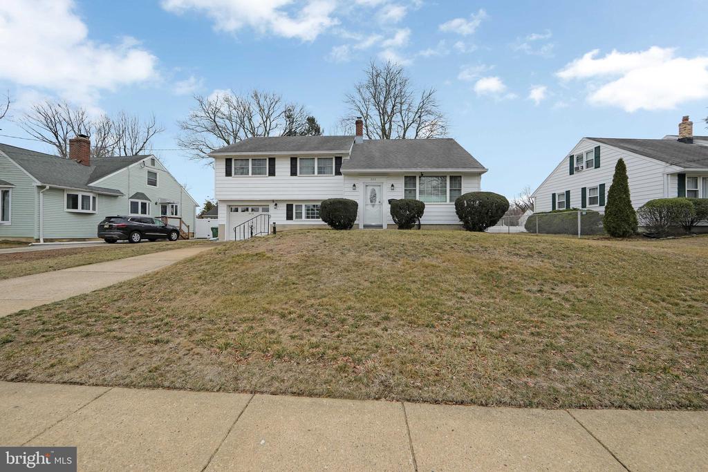 303 N Woodstock Dr
