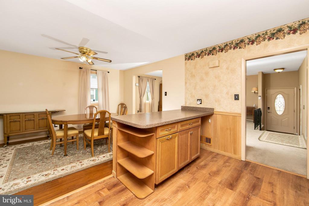 303 N Woodstock Dr