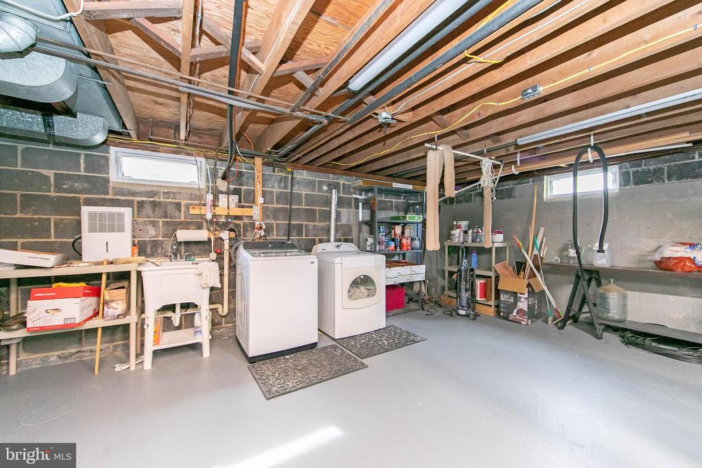 303 N Woodstock Dr