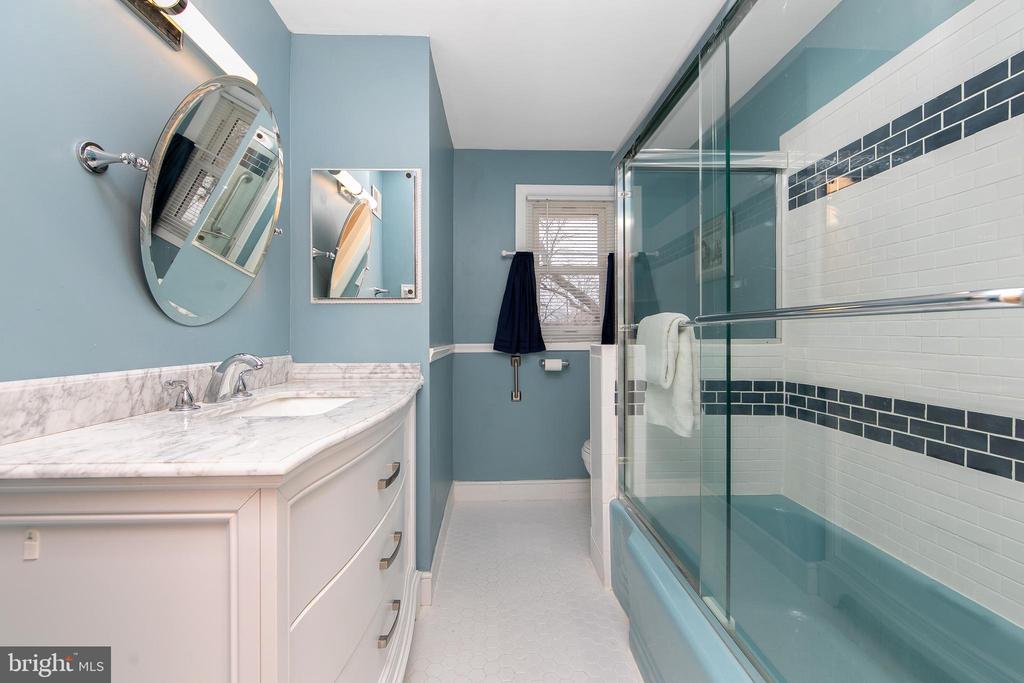 303 N Woodstock Dr