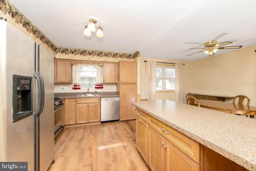 303 N Woodstock Dr