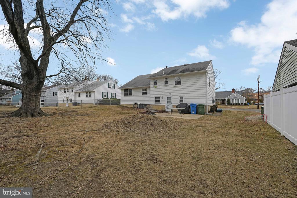303 N Woodstock Dr