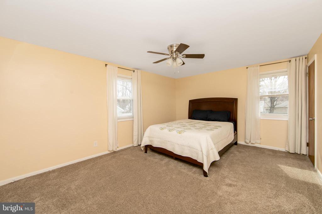 303 N Woodstock Dr