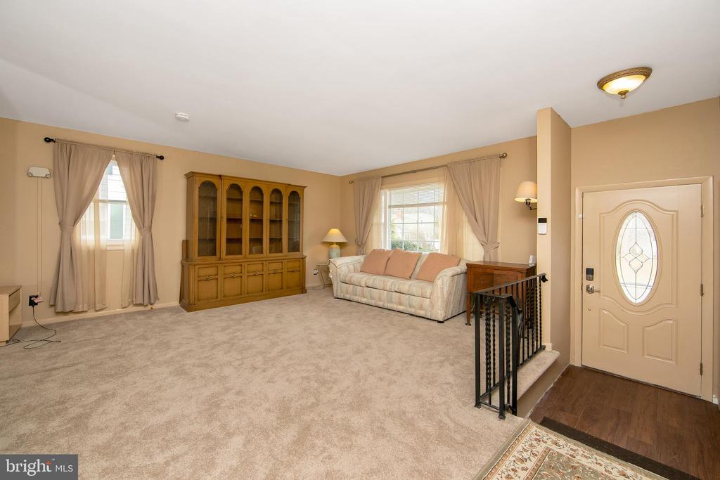 303 N Woodstock Dr