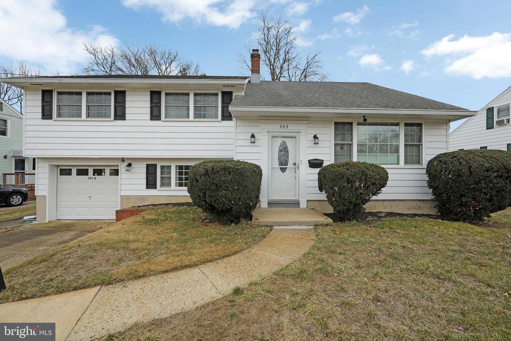 303 N Woodstock Dr