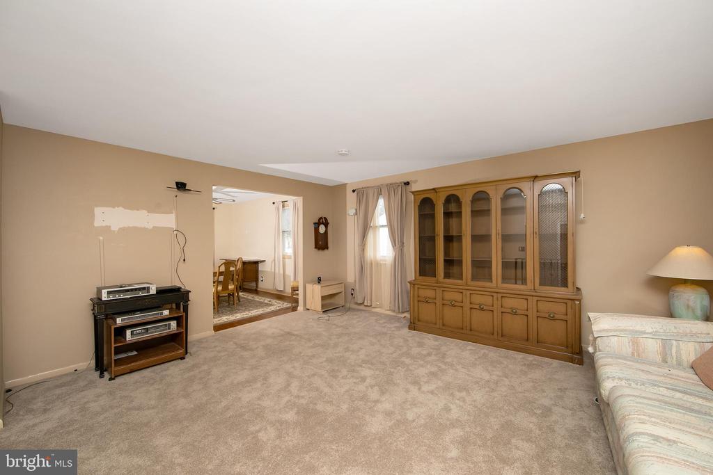 303 N Woodstock Dr