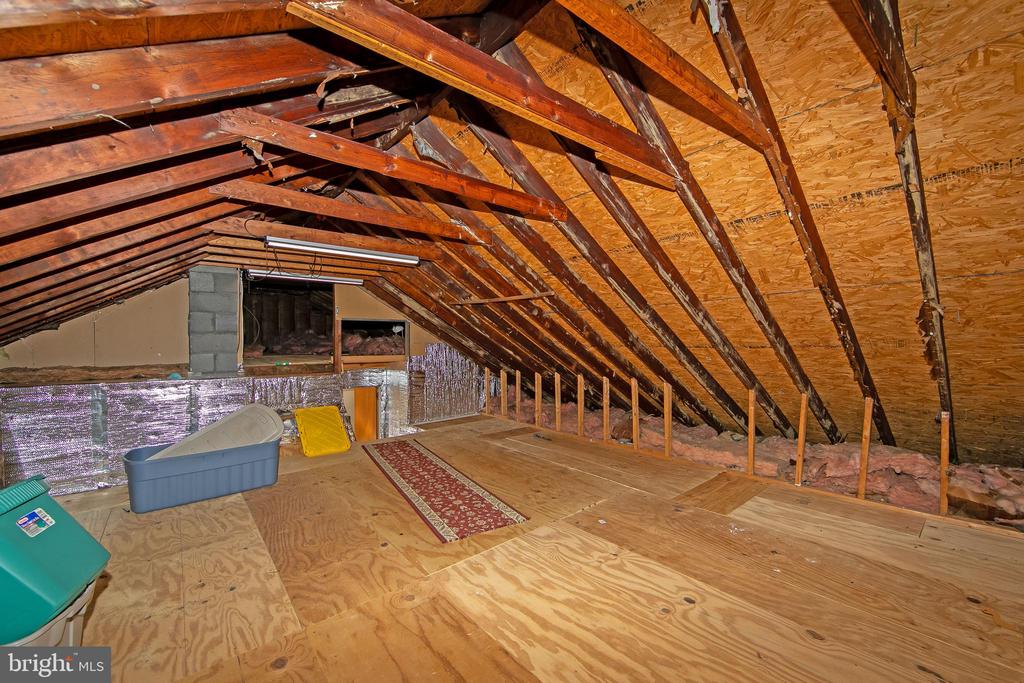 303 N Woodstock Dr