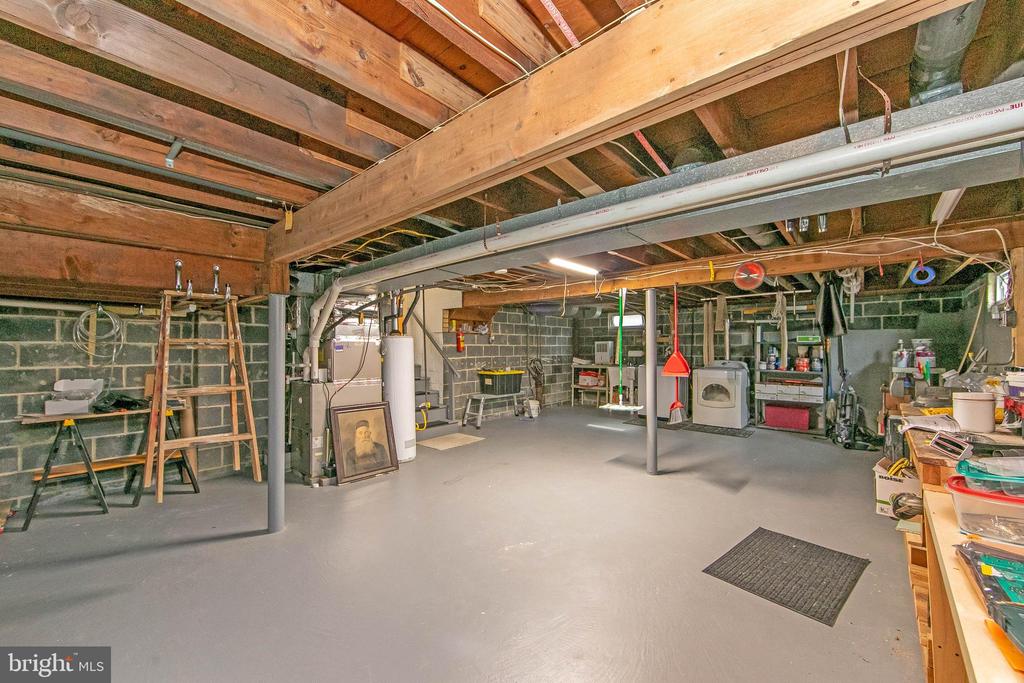 303 N Woodstock Dr