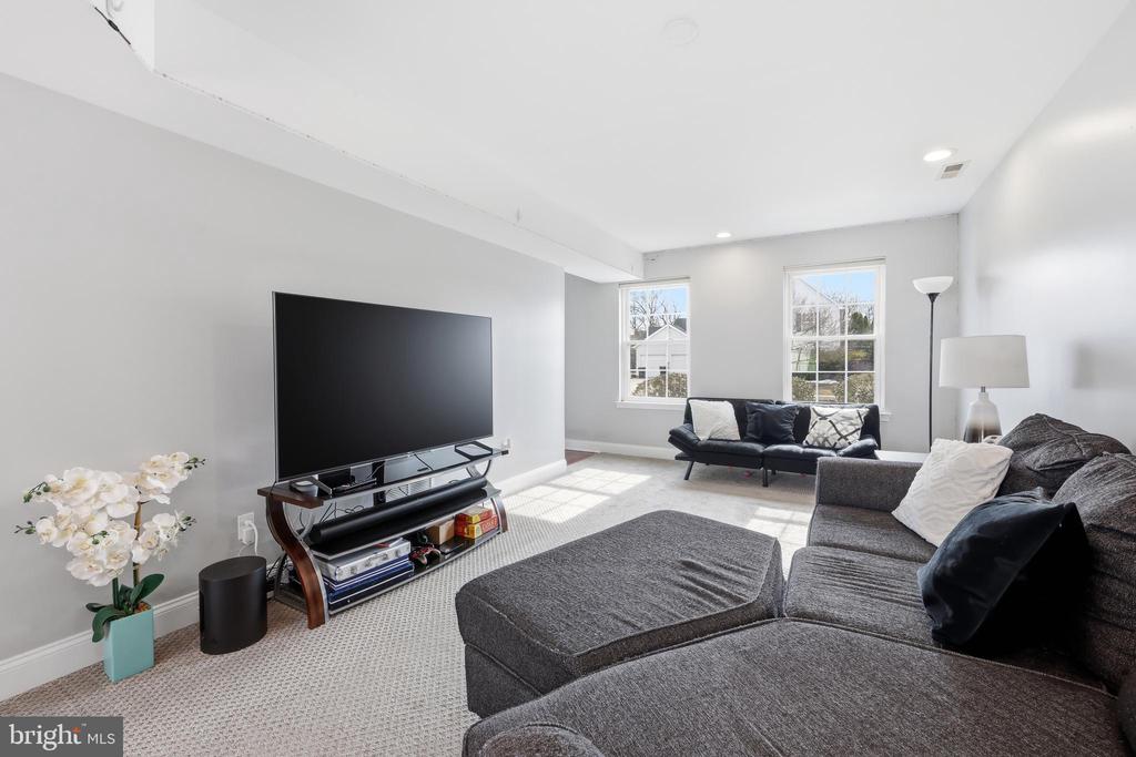 16 MULBERRY STREET