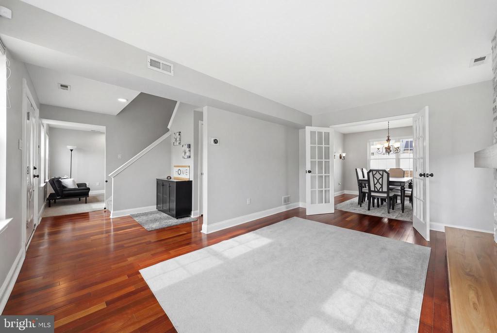 16 MULBERRY STREET