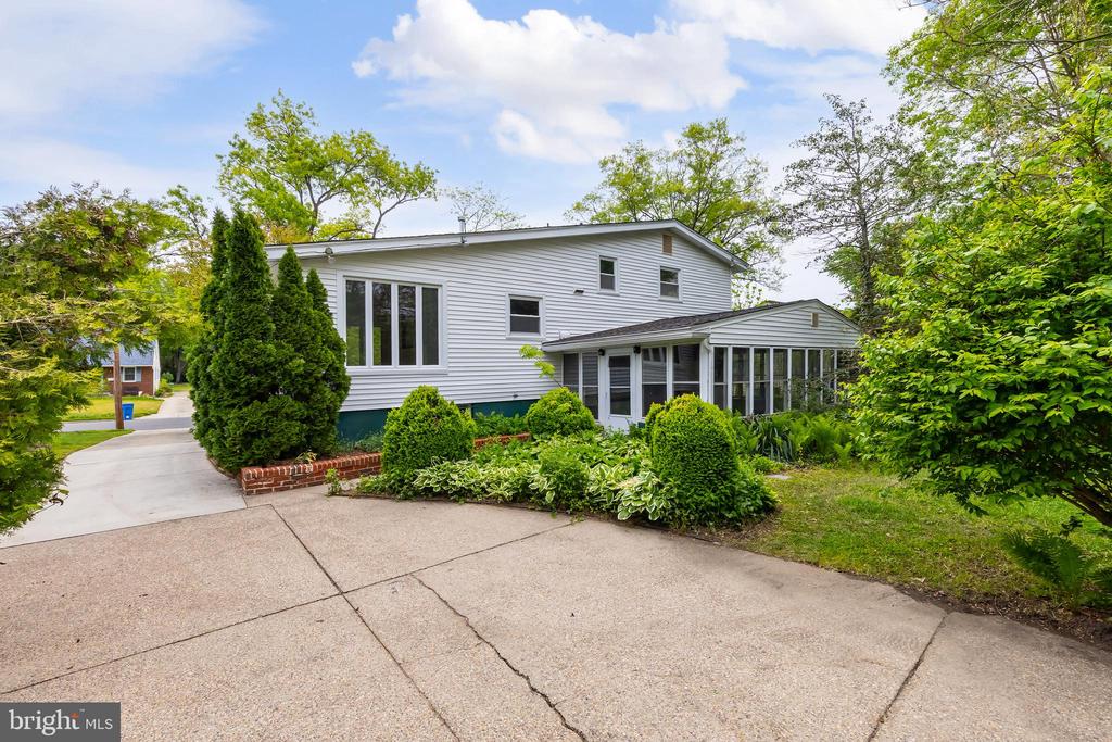 1113 W VALLEYBROOK ROAD