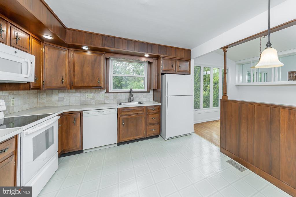 1113 W VALLEYBROOK ROAD