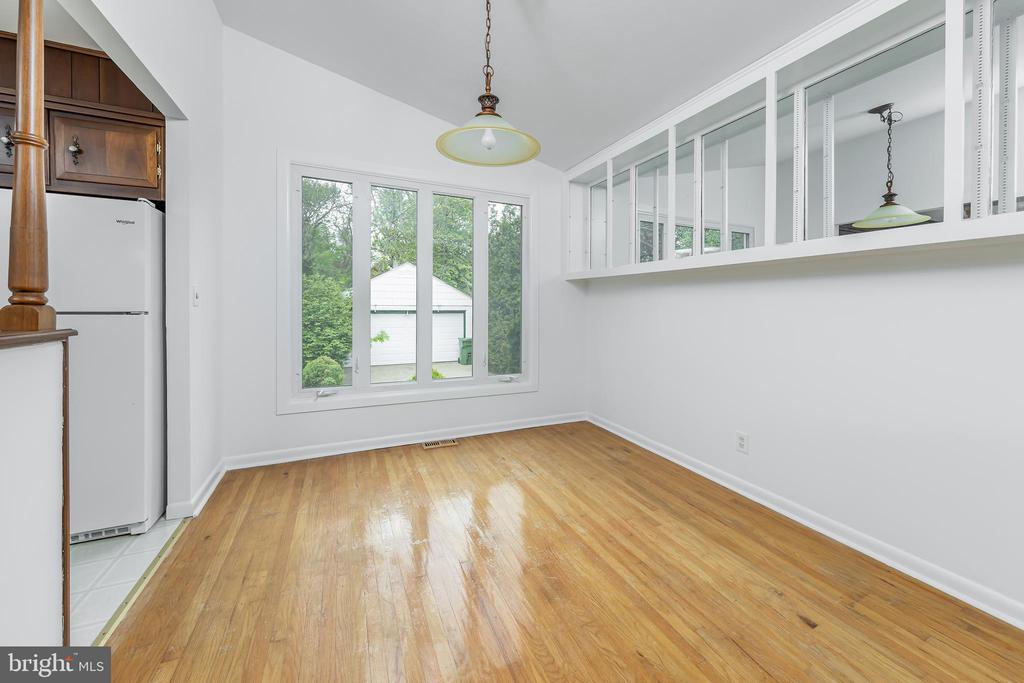1113 W VALLEYBROOK ROAD