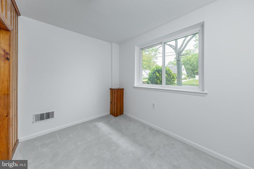 1113 W VALLEYBROOK ROAD
