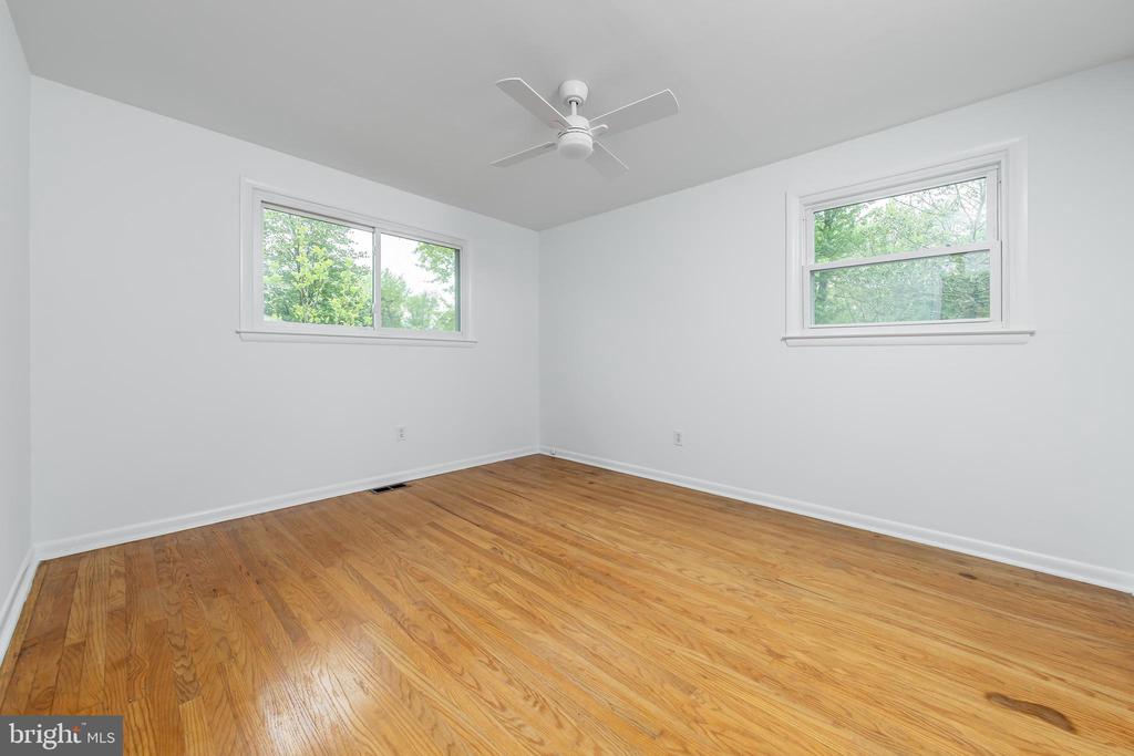 1113 W VALLEYBROOK ROAD