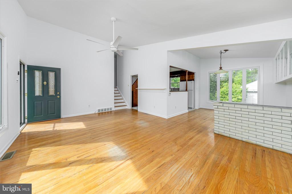 1113 W VALLEYBROOK ROAD