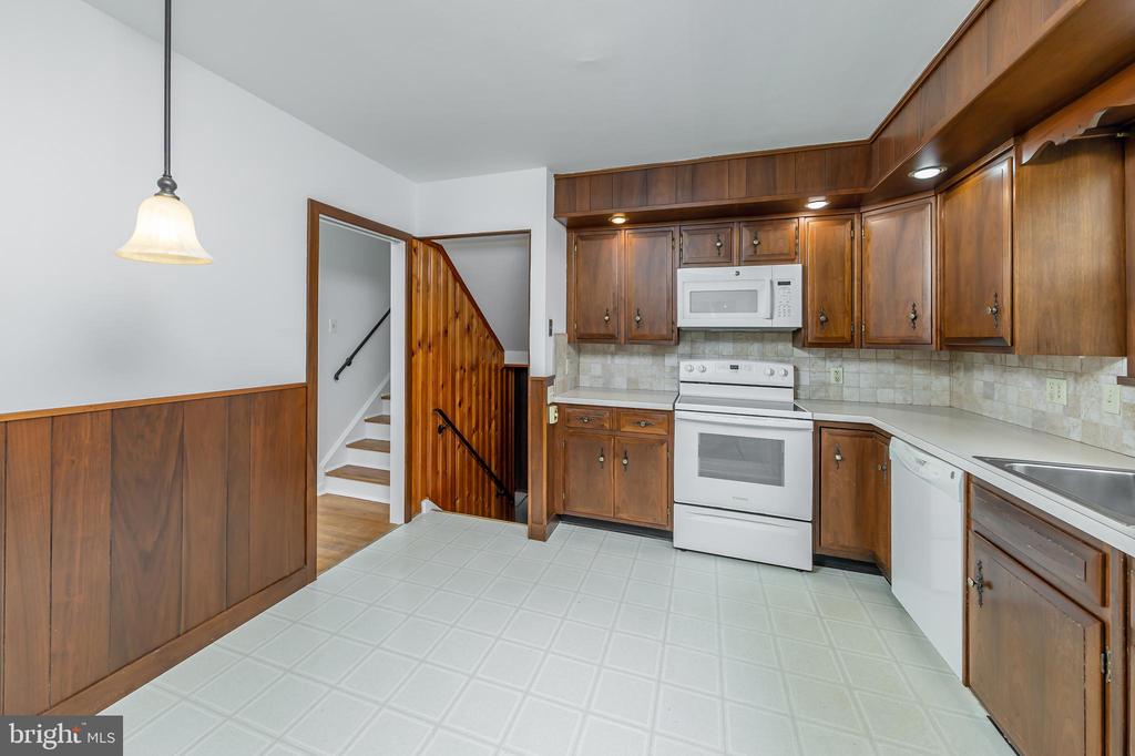 1113 W VALLEYBROOK ROAD