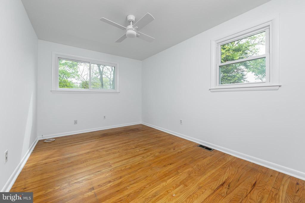 1113 W VALLEYBROOK ROAD
