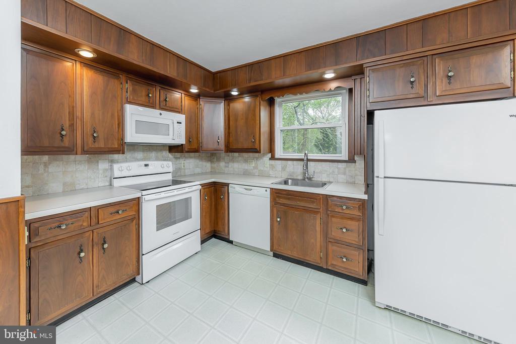 1113 W VALLEYBROOK ROAD