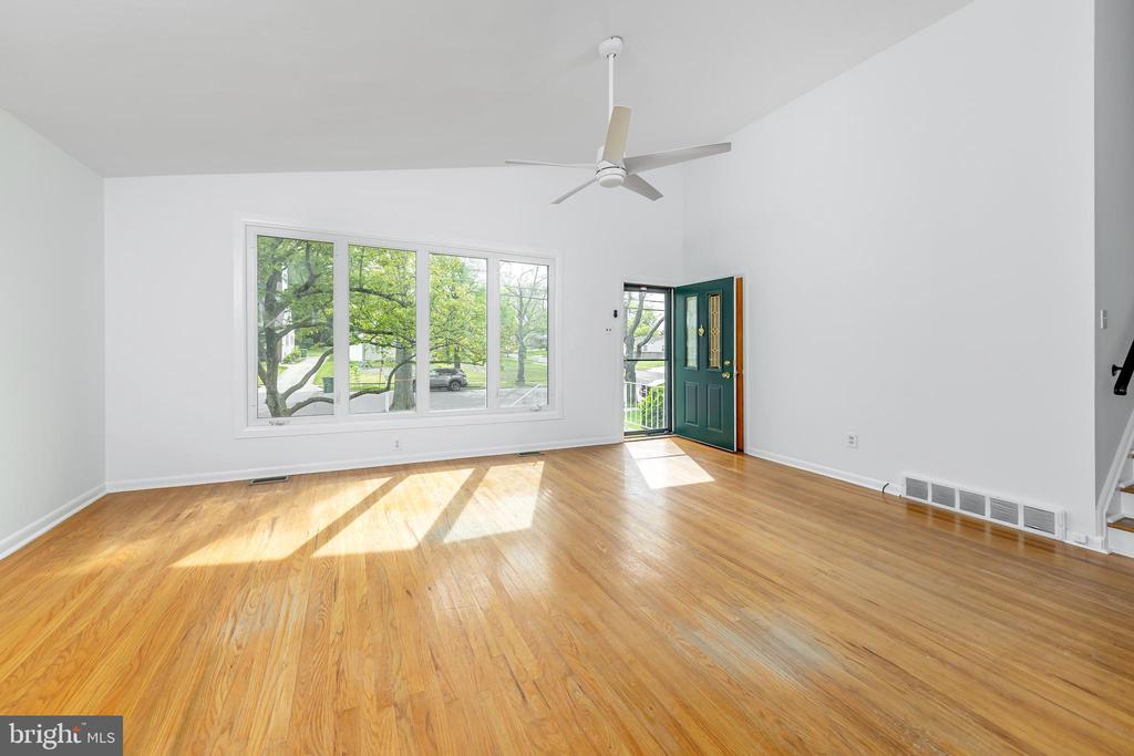 1113 W VALLEYBROOK ROAD