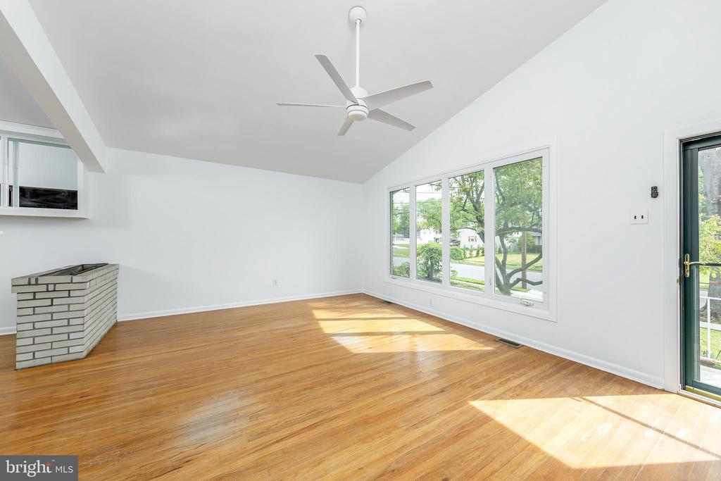1113 W VALLEYBROOK ROAD