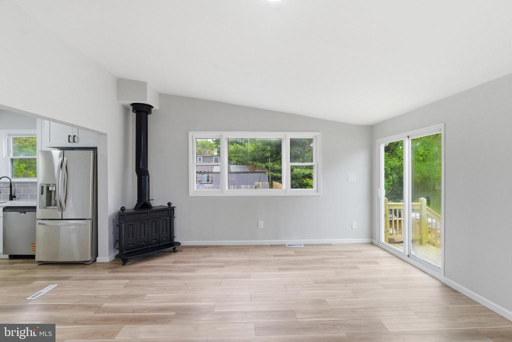 528 DAVIS ROAD
