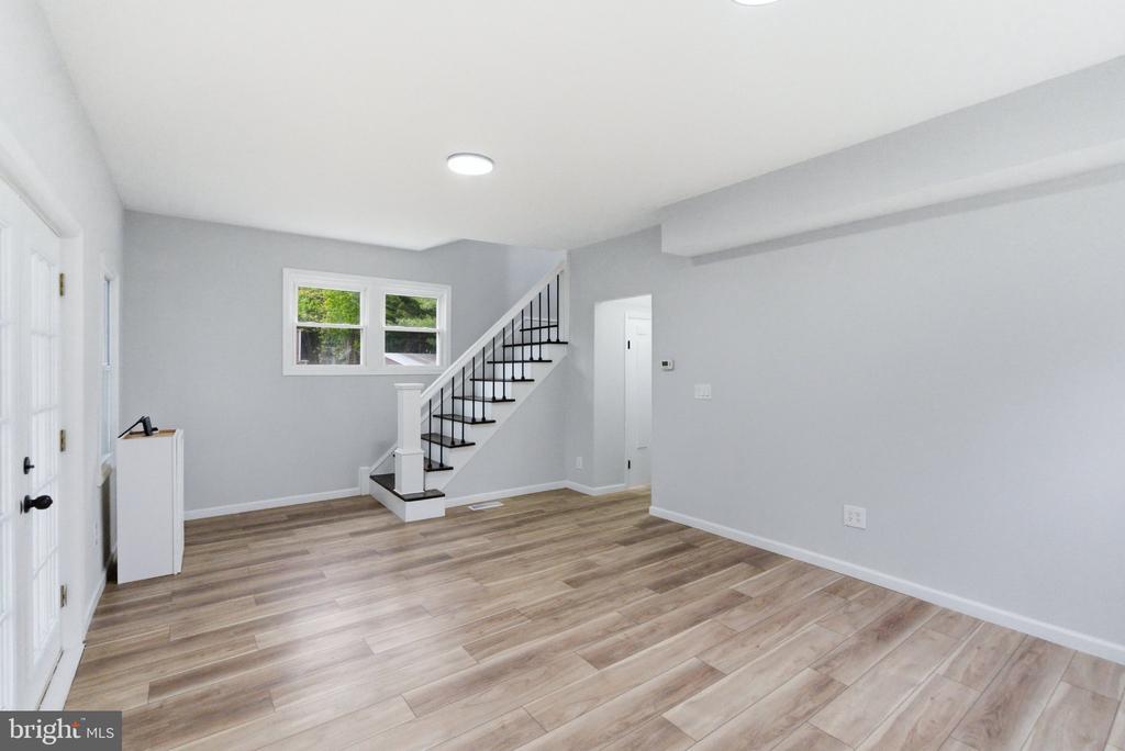 528 DAVIS ROAD