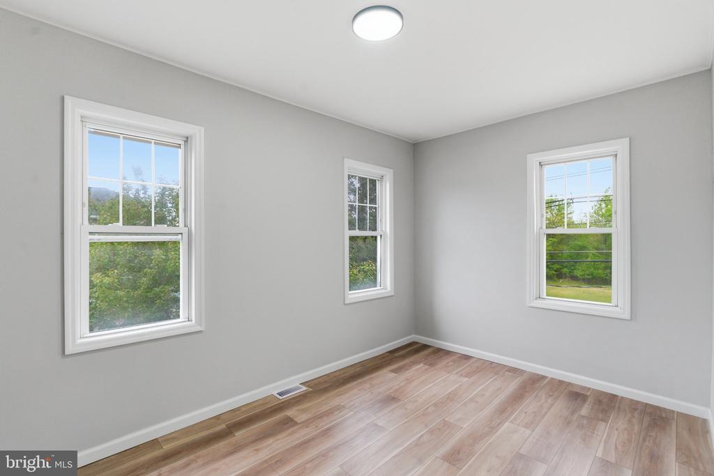528 DAVIS ROAD