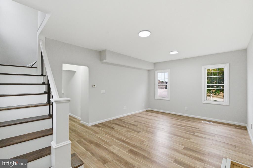 528 DAVIS ROAD