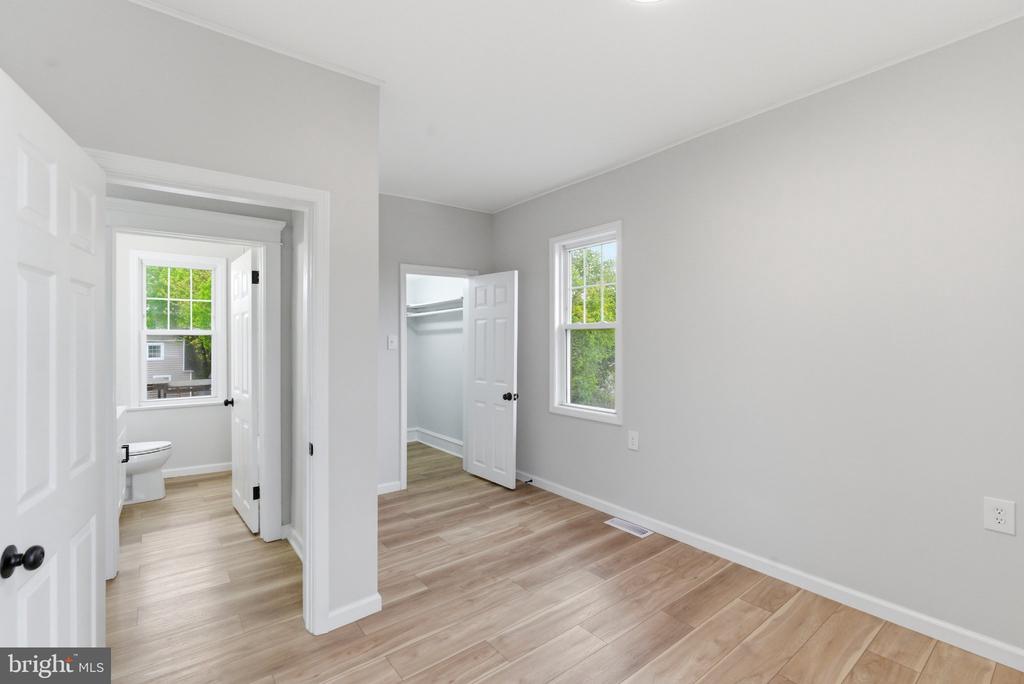 528 DAVIS ROAD