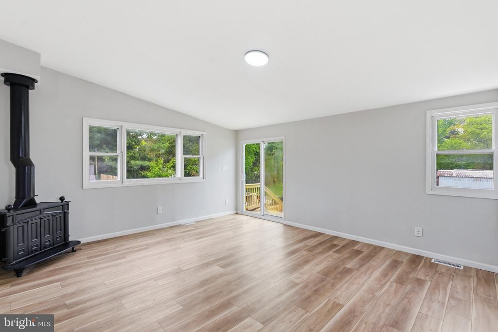 528 DAVIS ROAD
