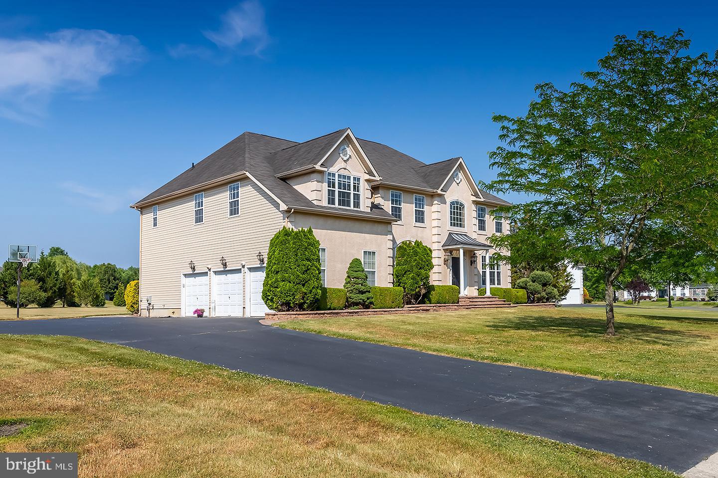 4 MORNING GLORY CIRCLE