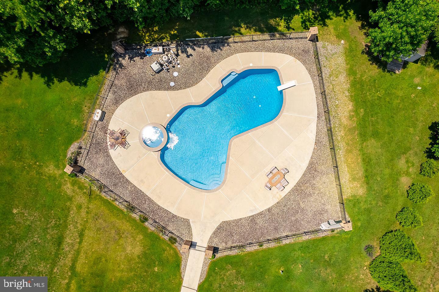 25 FAWN HOLLOW LANE