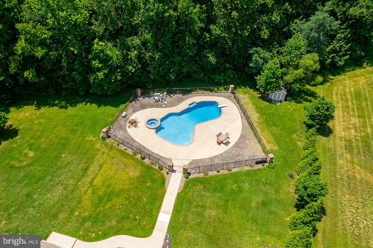 25 FAWN HOLLOW LANE
