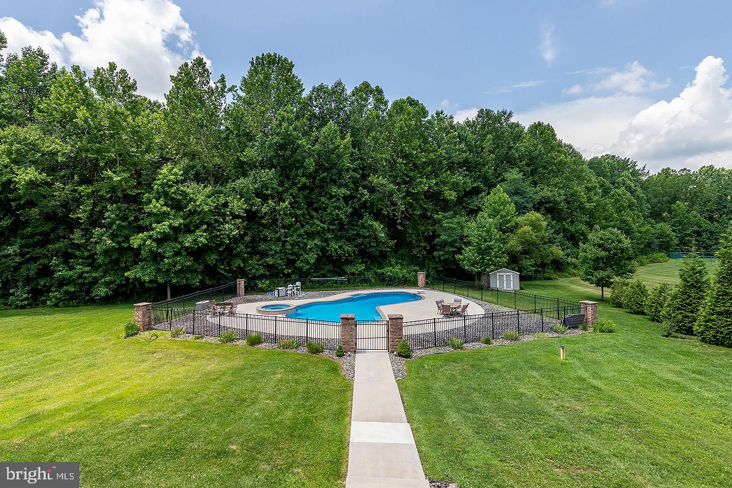 25 FAWN HOLLOW LANE