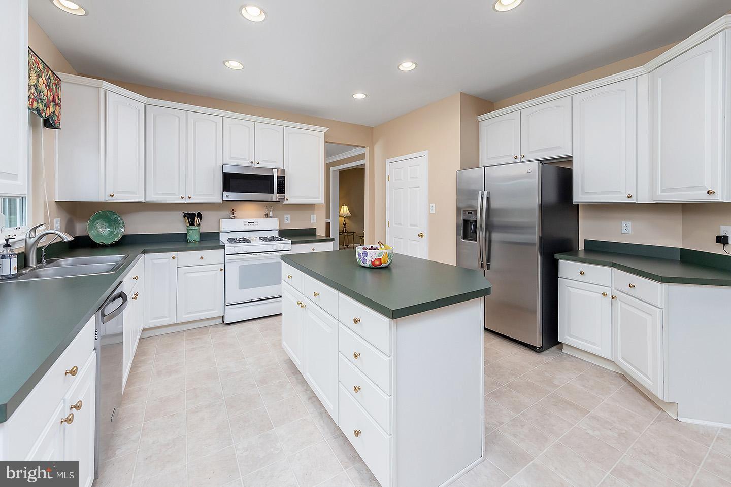 25 FAWN HOLLOW LANE