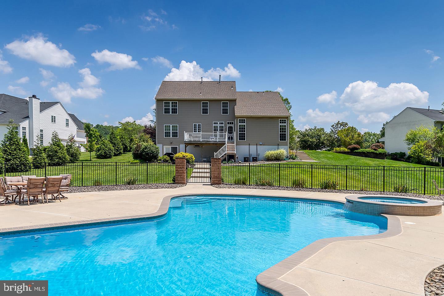 25 FAWN HOLLOW LANE