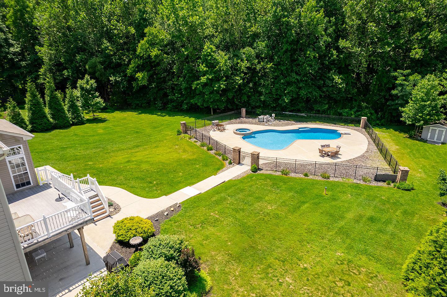 25 FAWN HOLLOW LANE