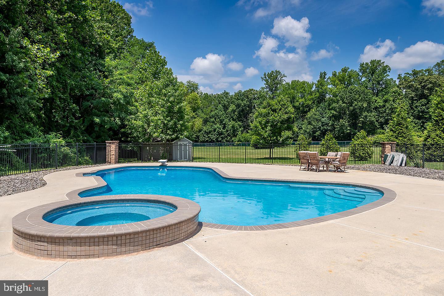 25 FAWN HOLLOW LANE