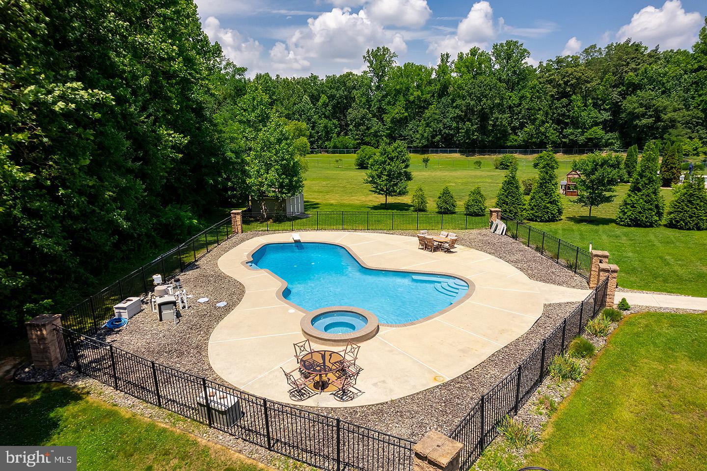 25 FAWN HOLLOW LANE
