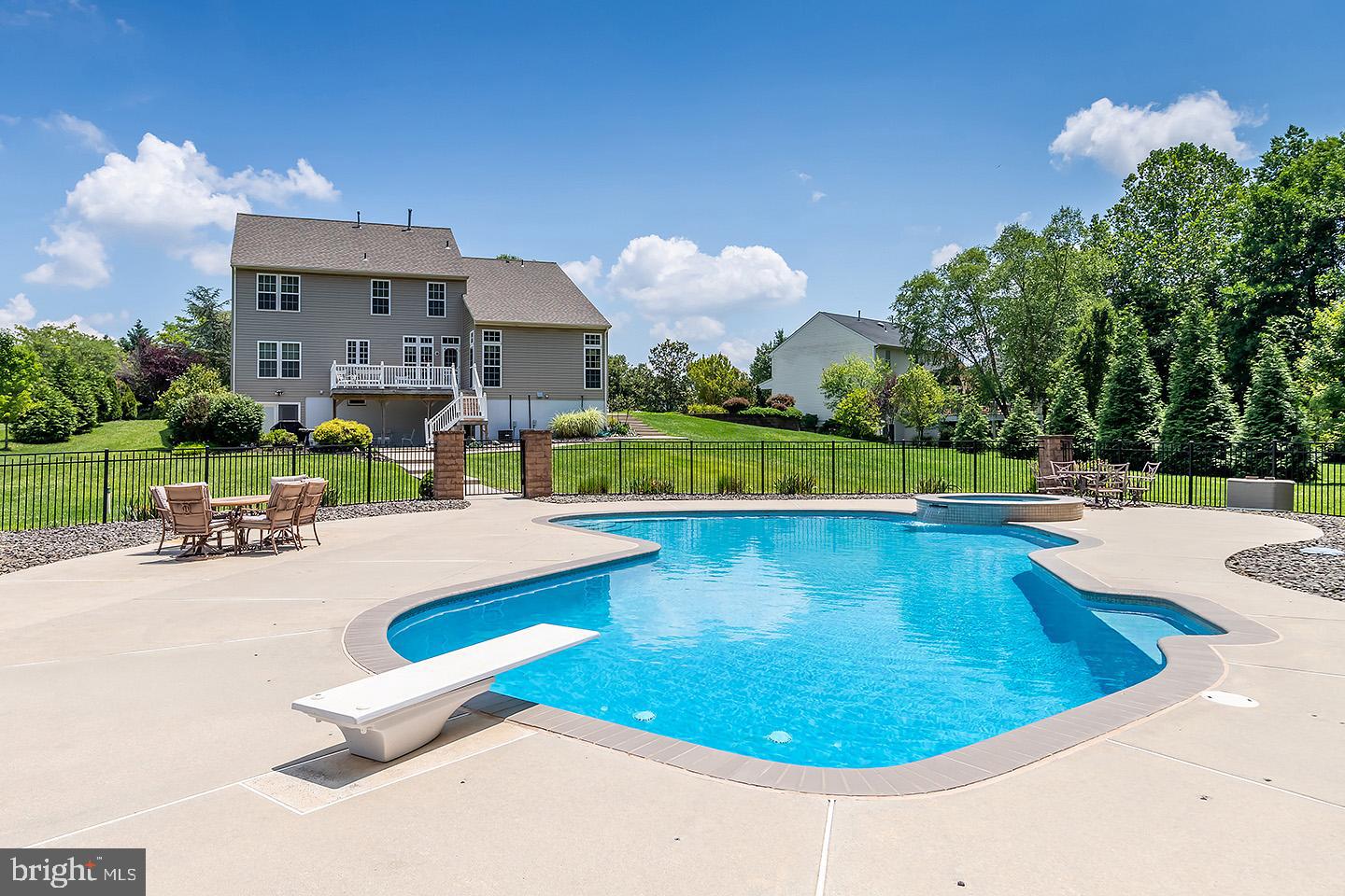 25 FAWN HOLLOW LANE