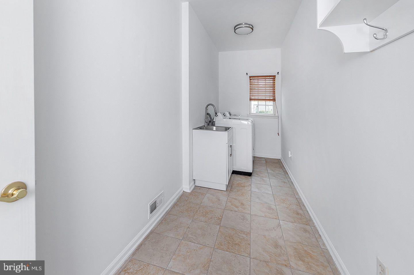 207 DILLONS LANE