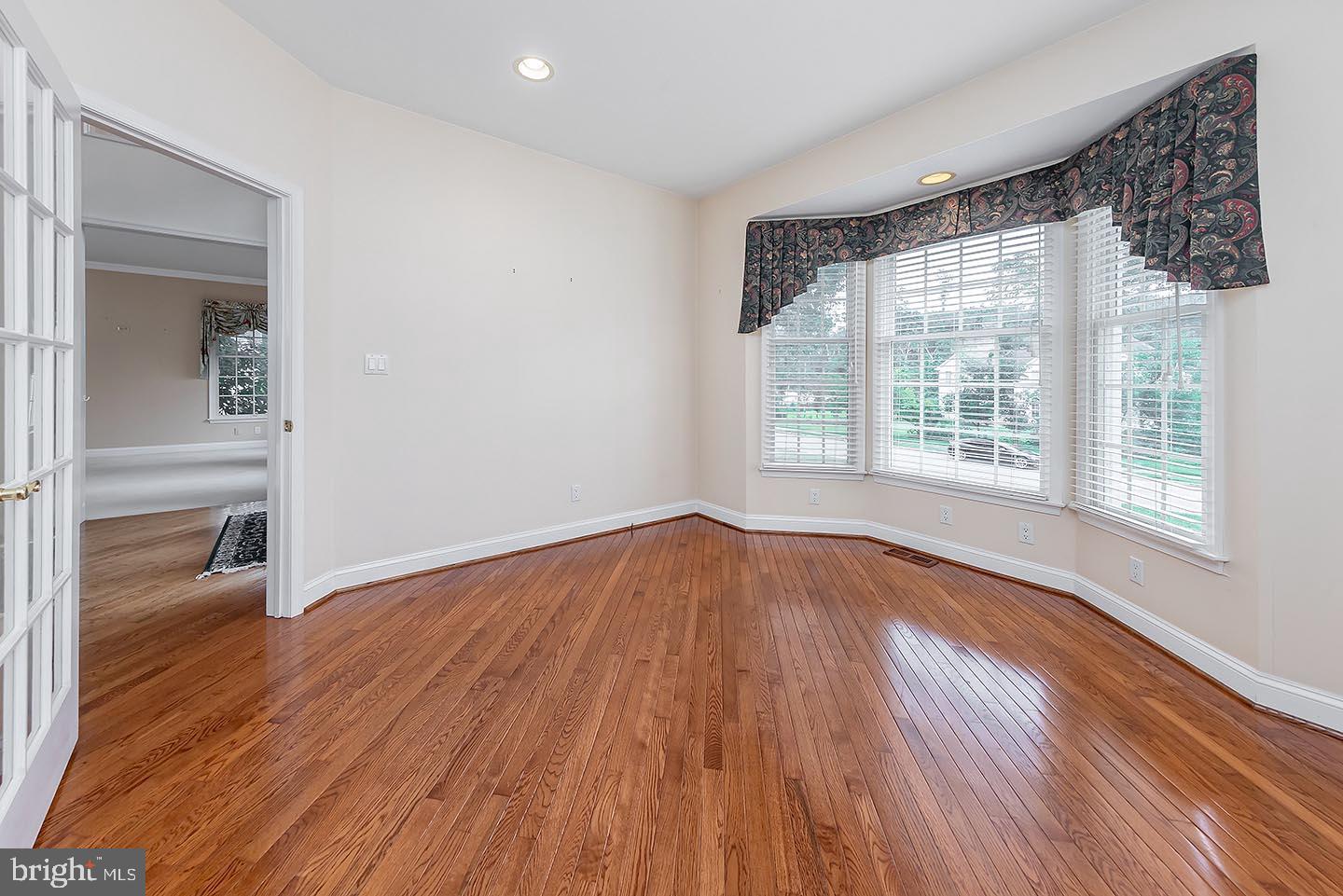 21 WINDING WAY