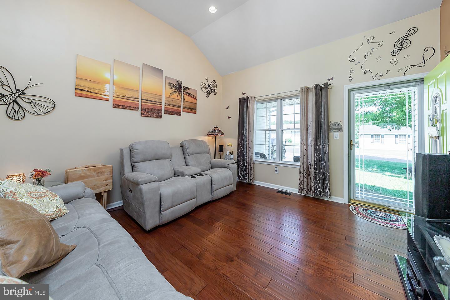 39 MURPHY AVENUE
