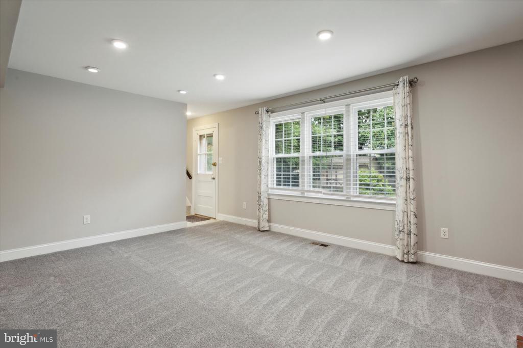 928 DONCASTER DRIVE