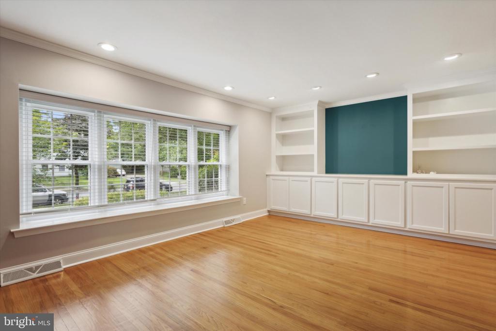 928 DONCASTER DRIVE