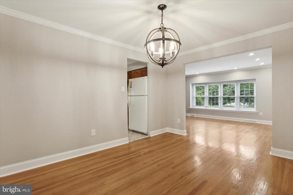 928 DONCASTER DRIVE