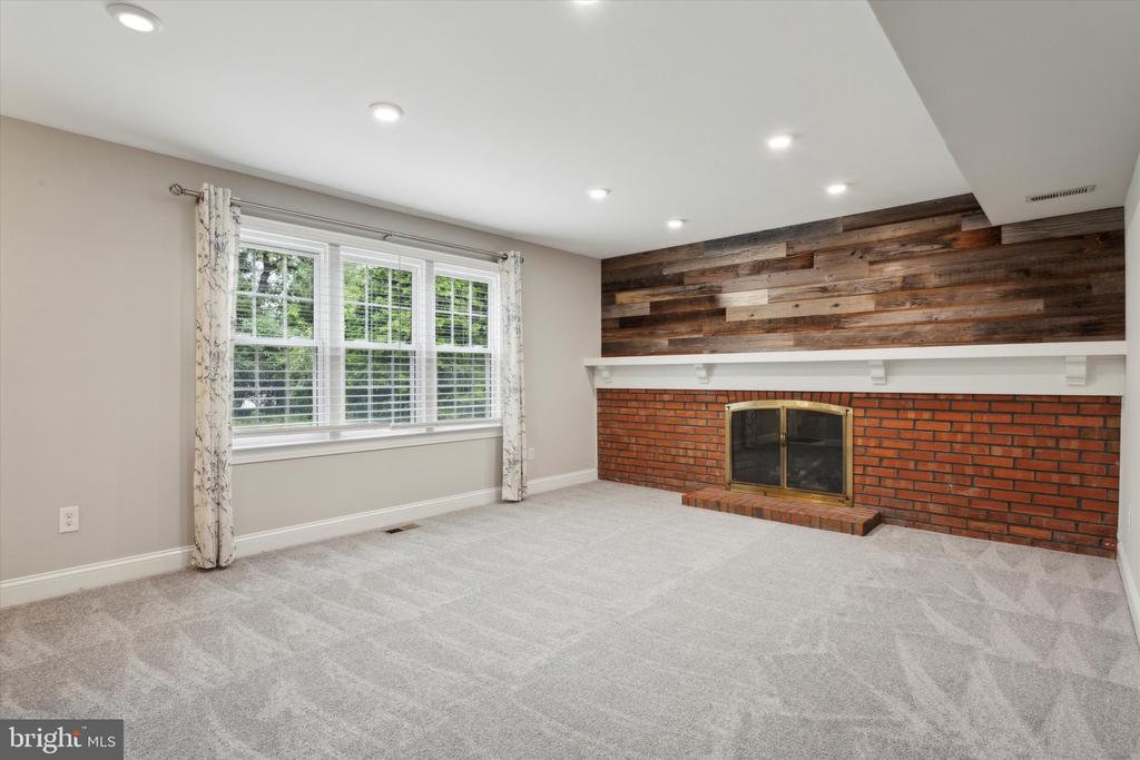 928 DONCASTER DRIVE