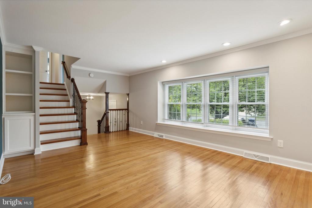 928 DONCASTER DRIVE